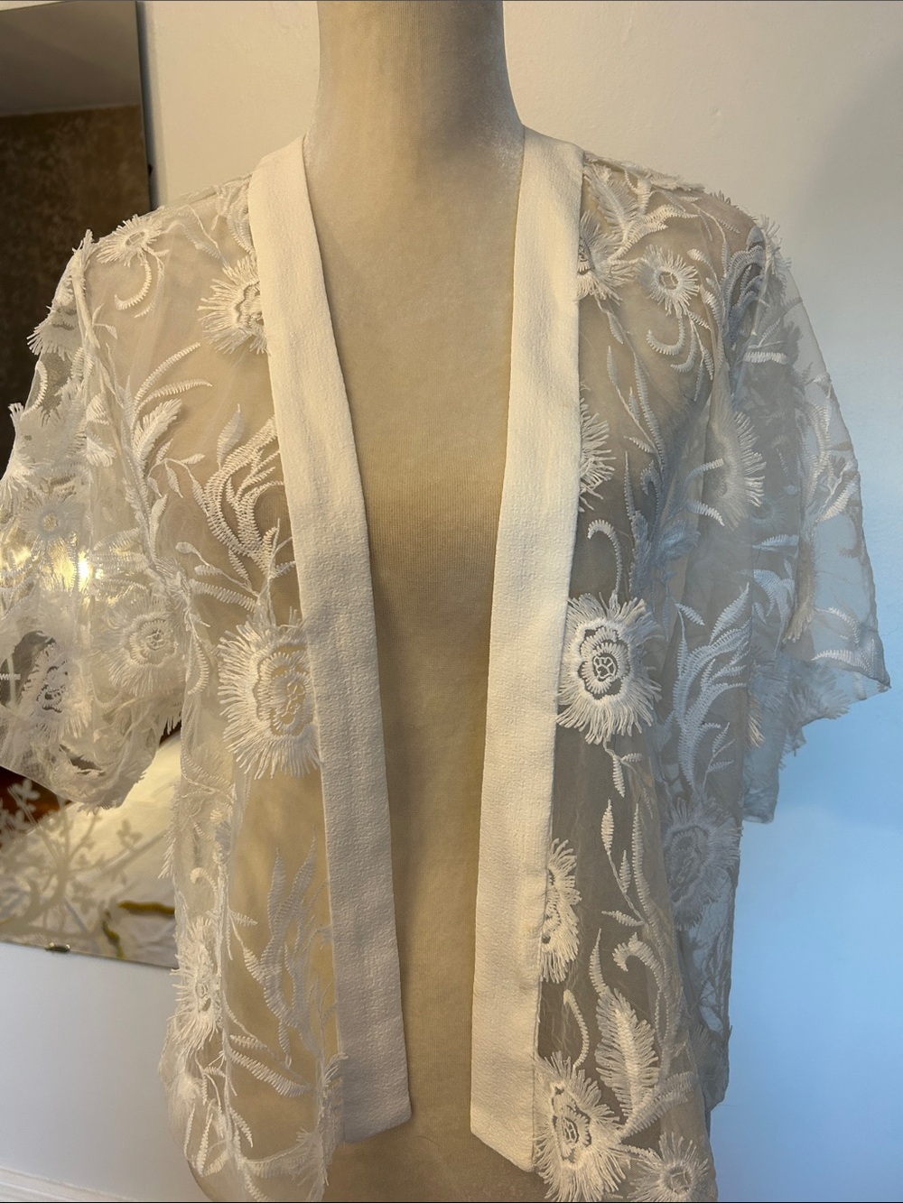 Current Air Sheer White Floral Embroidered Kimono
